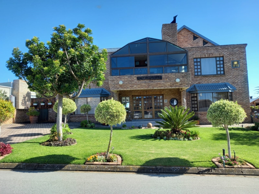 5 Bedroom Property for Sale in Stilbaai Wes Western Cape